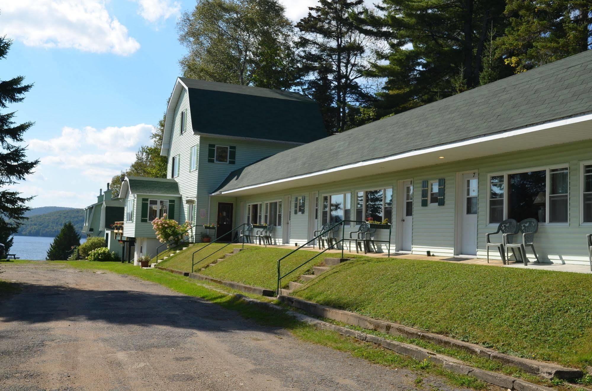 Motel Le Fleuron Saint-Donat-de-Montcalm Exteriör bild